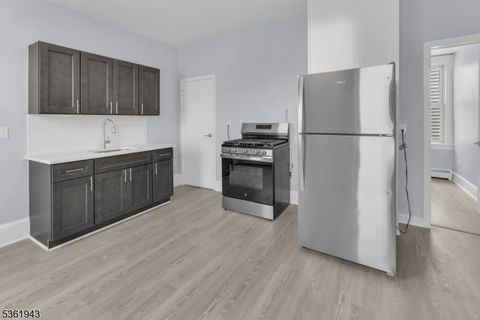 215 Delaware St 5 Elizabeth City NJ 07206