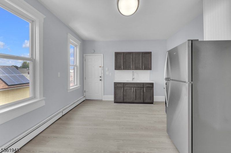 215 Delaware St 5