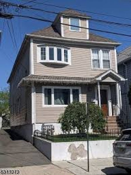 Photo for 712 Jackson Ave  1st 1