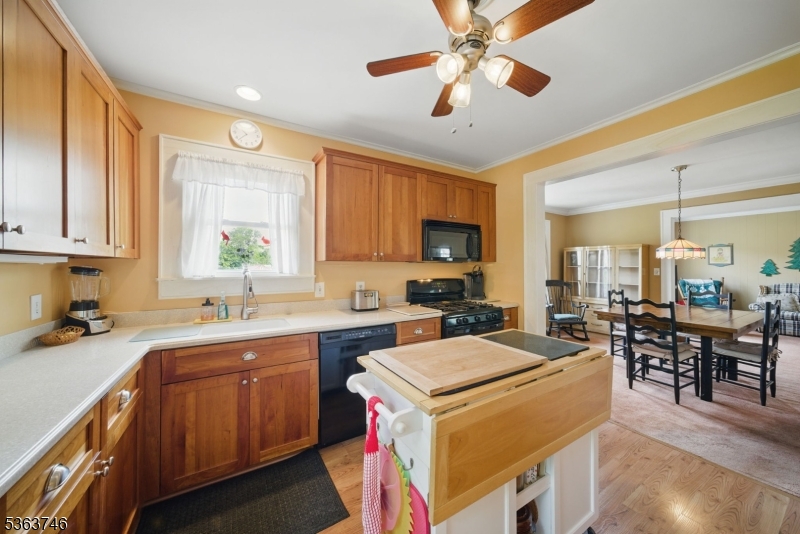 27 DENVILLE AVENUE