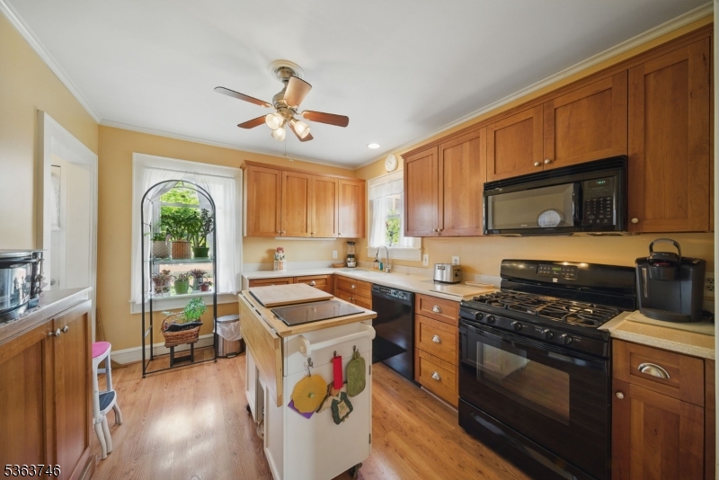 27 DENVILLE AVENUE