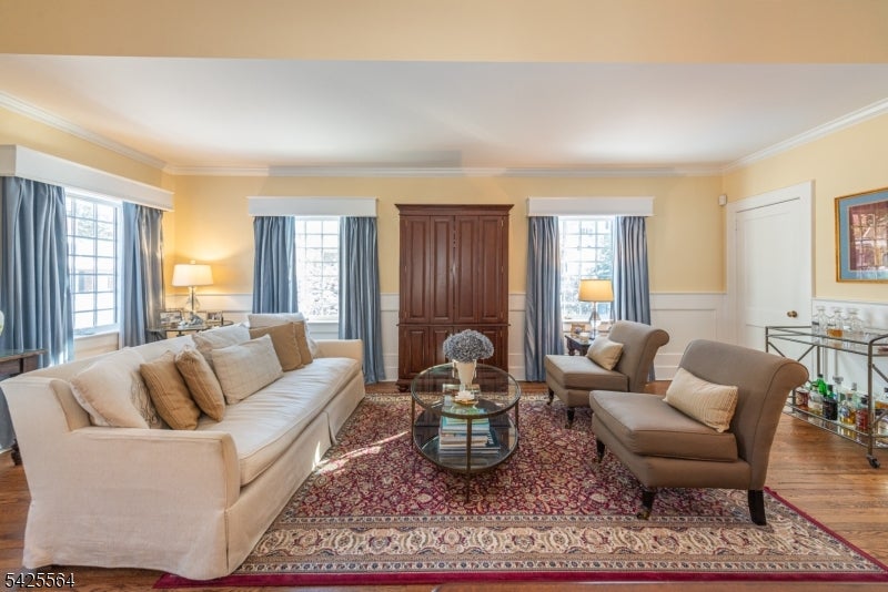 37 Colles Ave