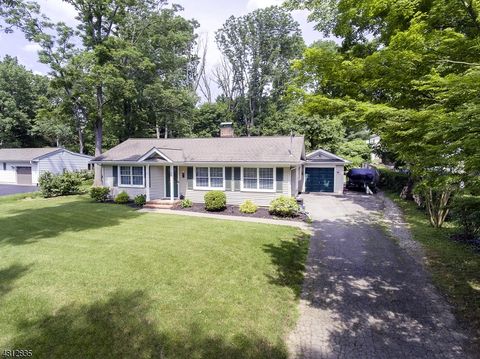 Photo of 32 Maple Ave, Clinton, NJ 08801 (MLS # 3995337)