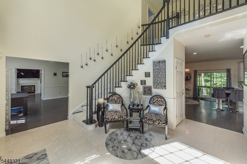 11 Rosewood Ln