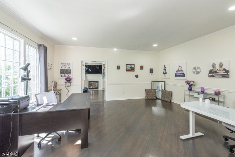 11 Rosewood Ln