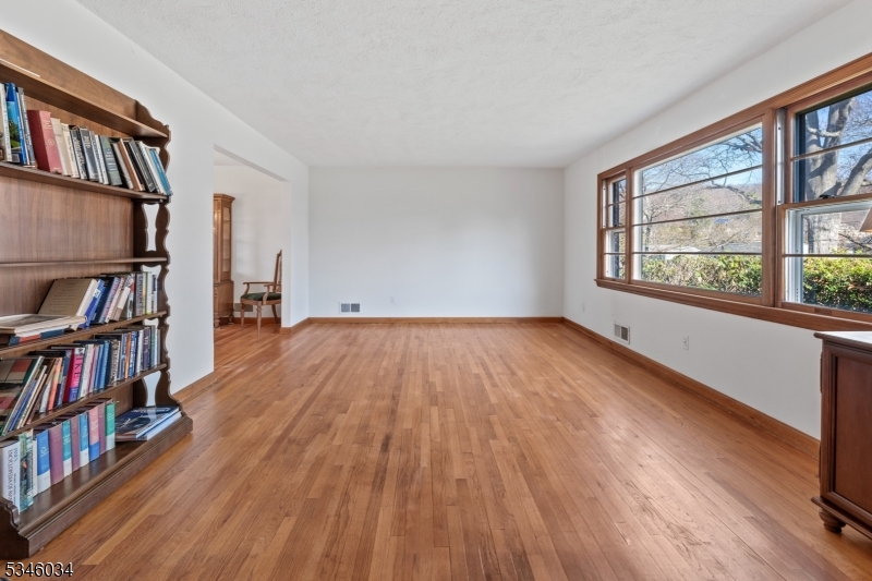 299 Arnold Ave