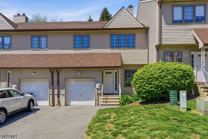 11 Deer Hill Ct