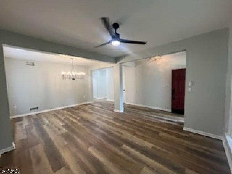 6 Weybourne Ln
