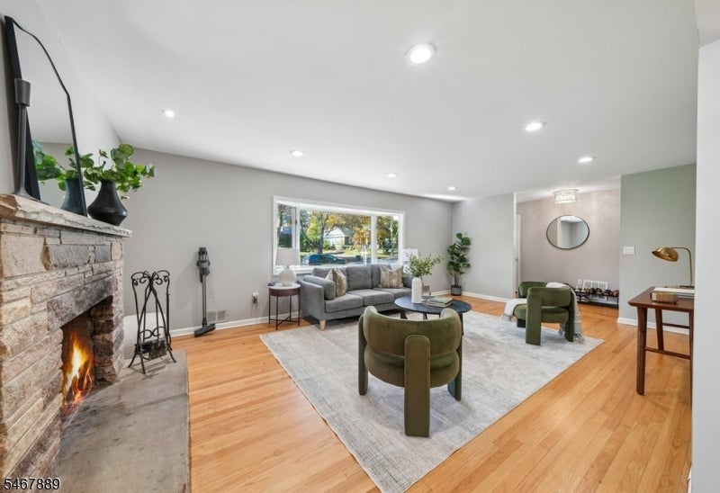 85 Ridge Dr