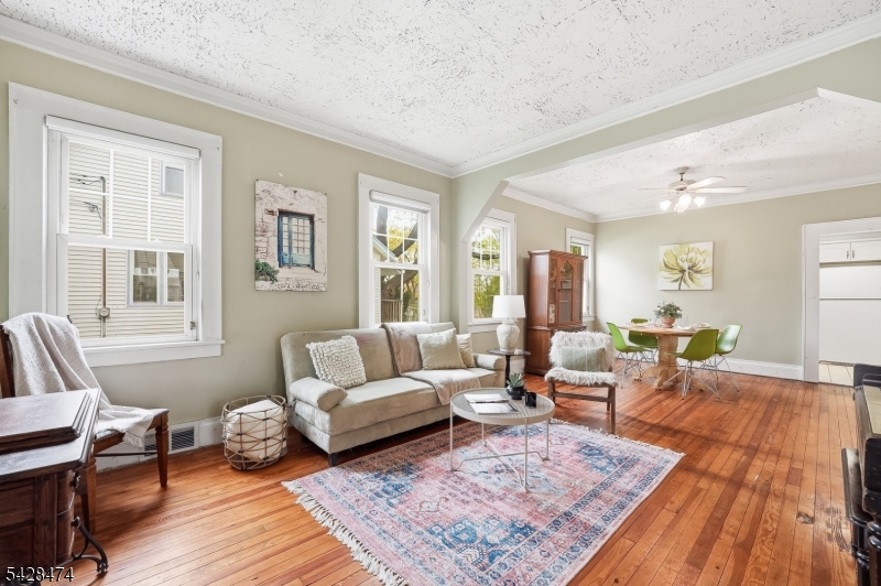 144 Crestwood Ave