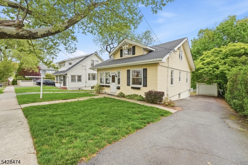 144 Crestwood Ave