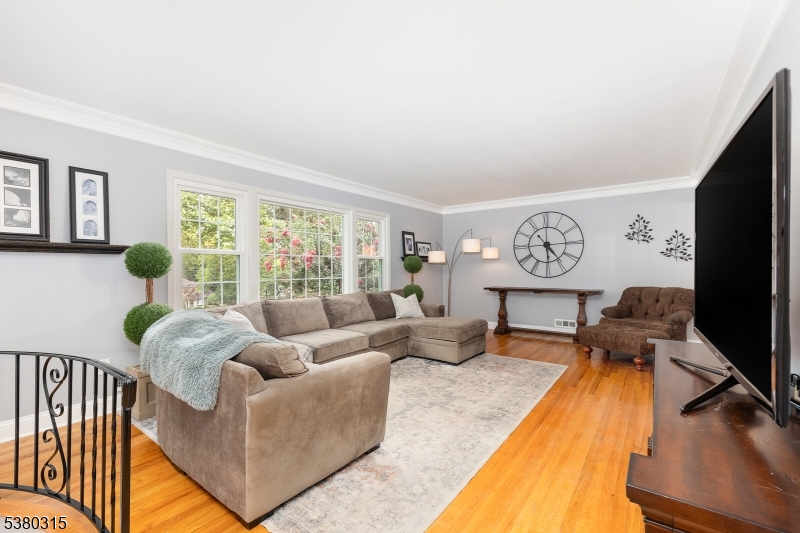 36 Sherbrook Dr