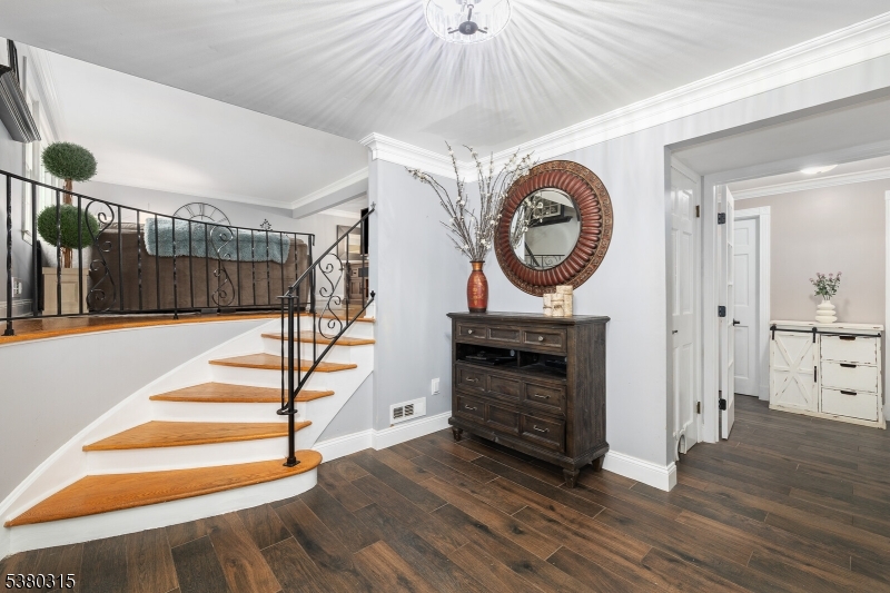 36 Sherbrook Dr