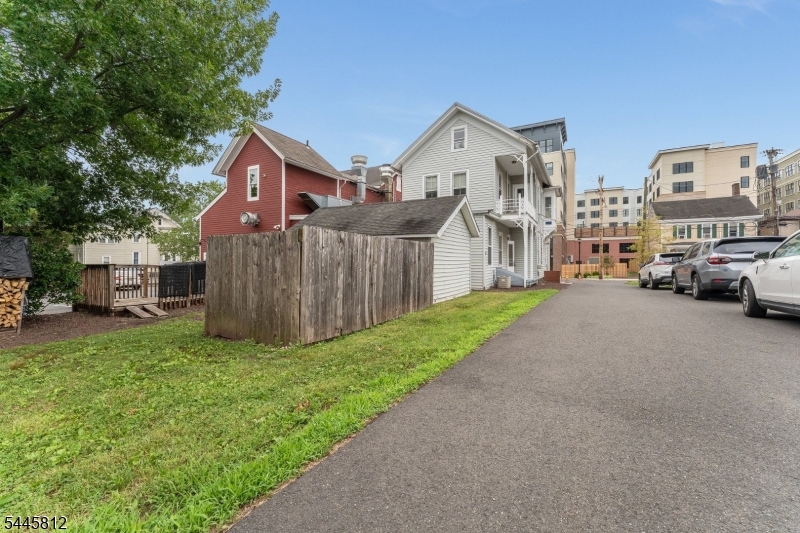 20 Bloomfield Ave