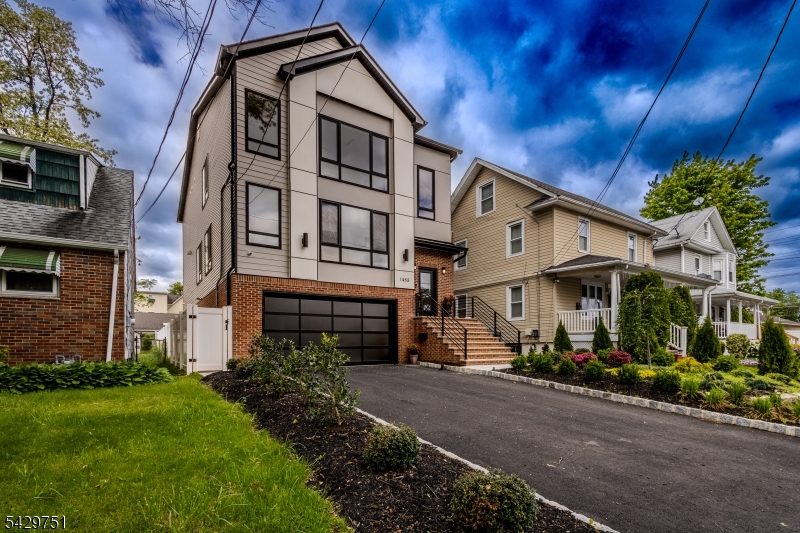 1455 Mccrea Pl