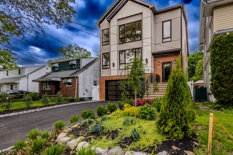 1455 Mccrea Pl