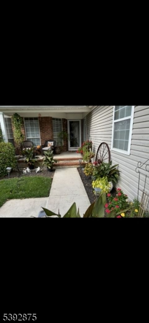 Photo of 199 Teasel Ct, Readington, NJ 08889 (MLS # 3993908)