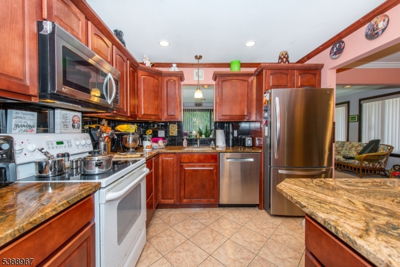 72 Castlewood Trl