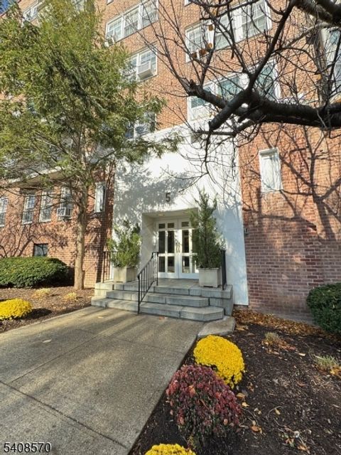 5 Roosevelt Pl 4A 4A Montclair Twp. NJ 07042