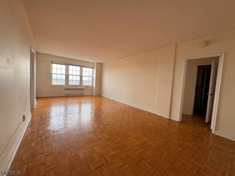 5 Roosevelt Pl   4A 4A