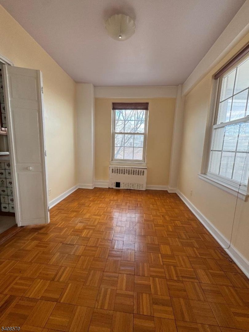 5 Roosevelt Pl   4A 4A