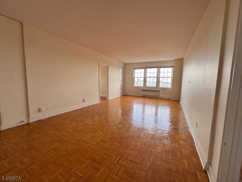 5 Roosevelt Pl   4A 4A