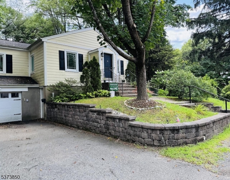 18 Frazer Rd