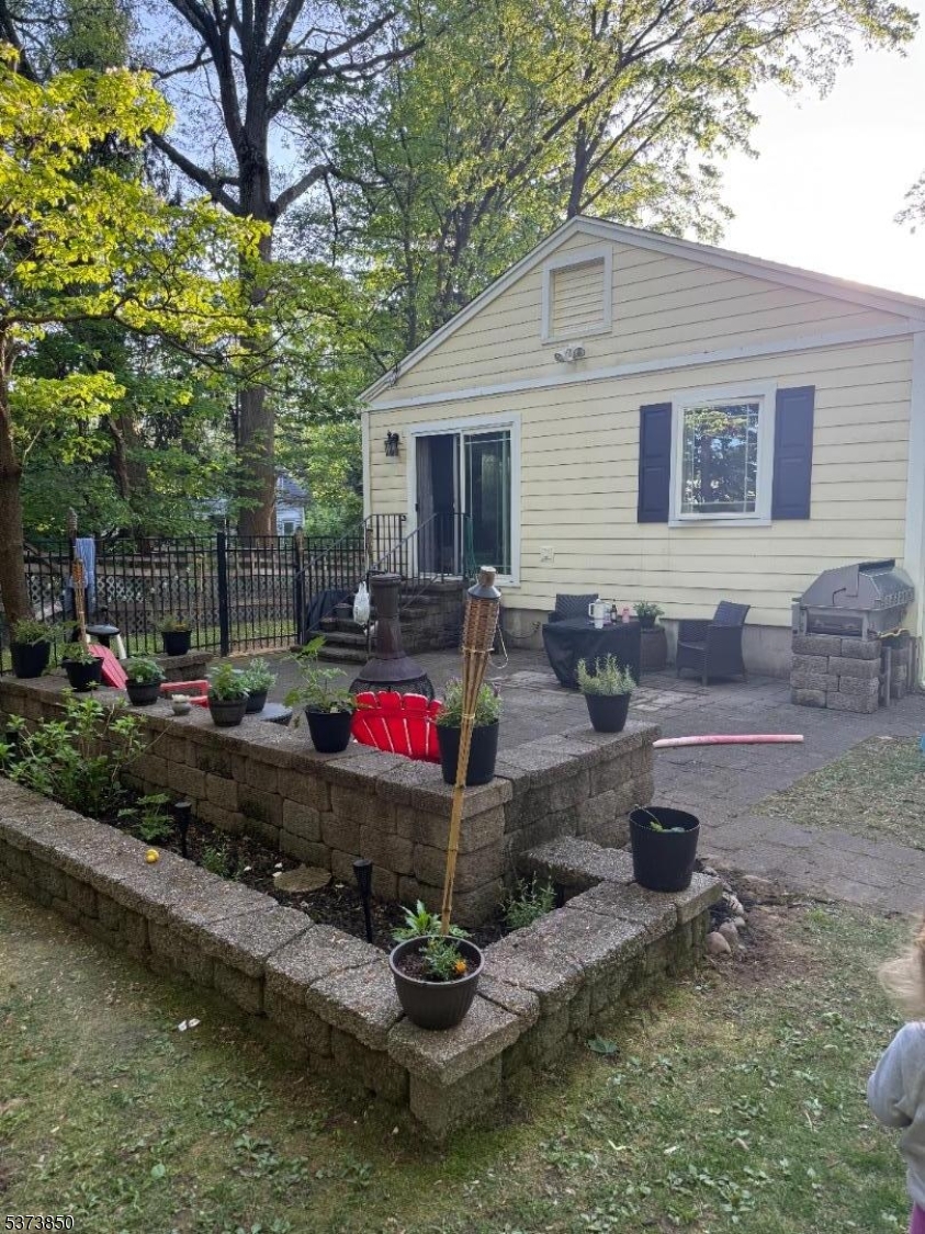 18 Frazer Rd