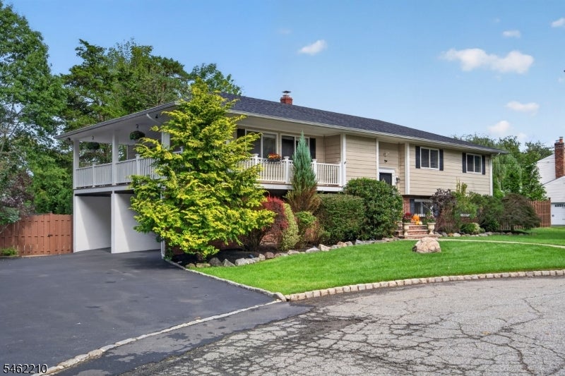 7 Crest Dr