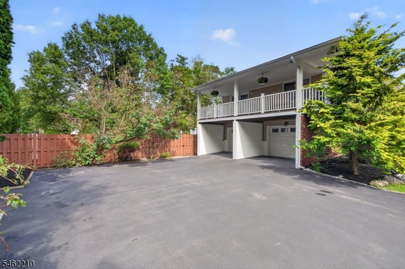 7 Crest Dr