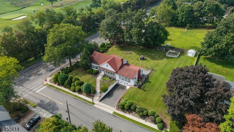 2 Fairway Ave