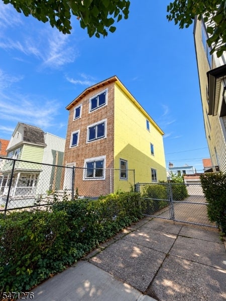296 Armstrong Ave