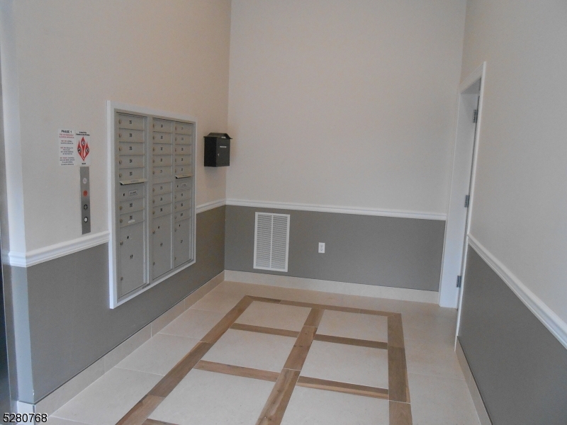 1988-1998 Morris Avenue 209