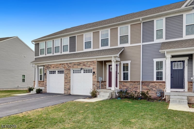 14 Pratt Ln