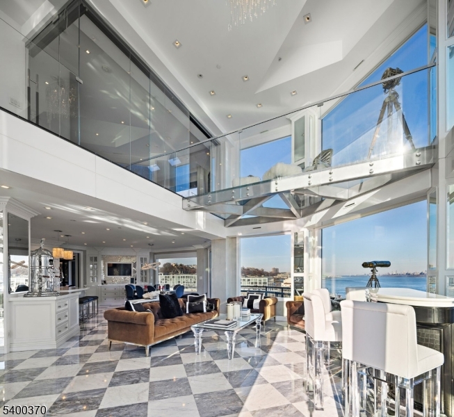 600 Harbor Blvd. 1079