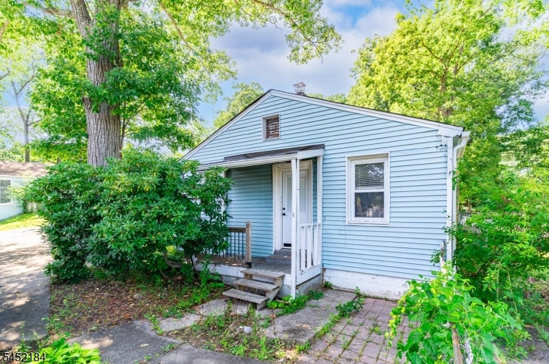 73 Roosevelt Ave