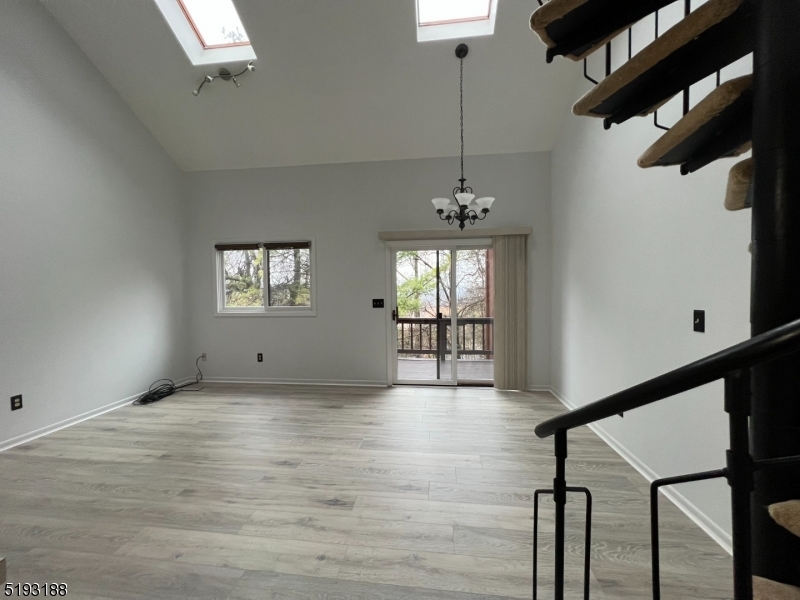 20 Augusta Dr 8