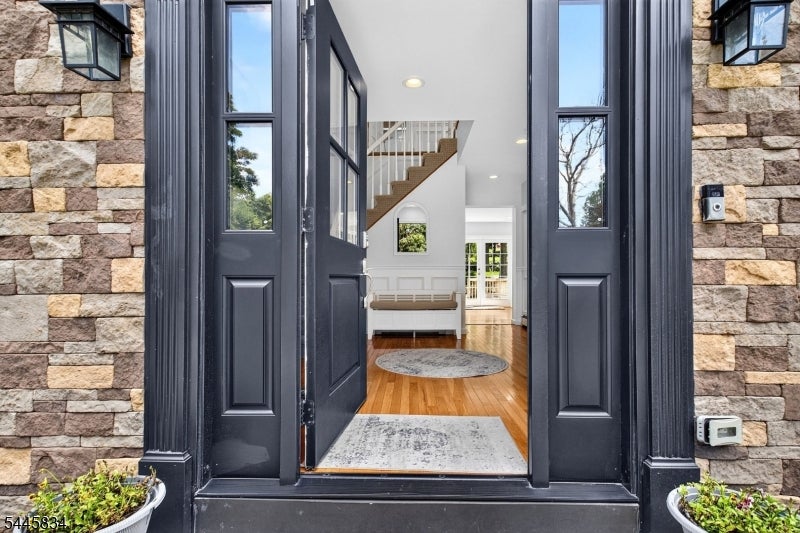 8 Cross Oak Ln