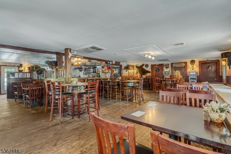 712 Woodport Rd