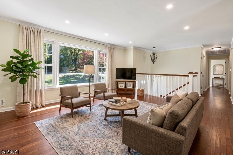 6 Dorothy Dr