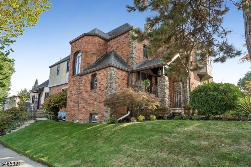 632 Belgrove Dr