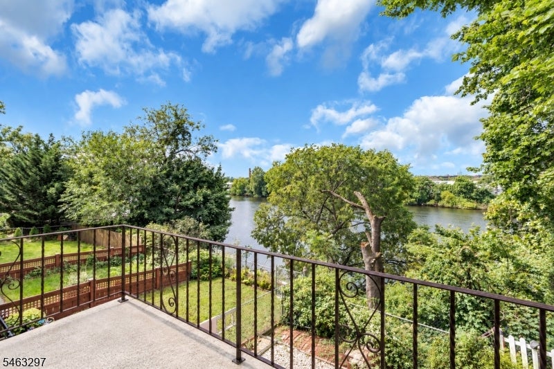 7 Ross Rd