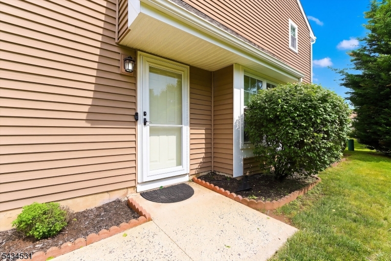 39 Canterbury Cir