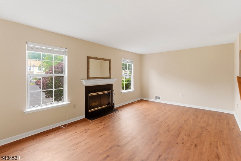 39 Canterbury Cir