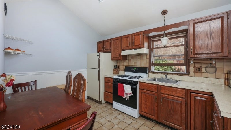 89 East Dr