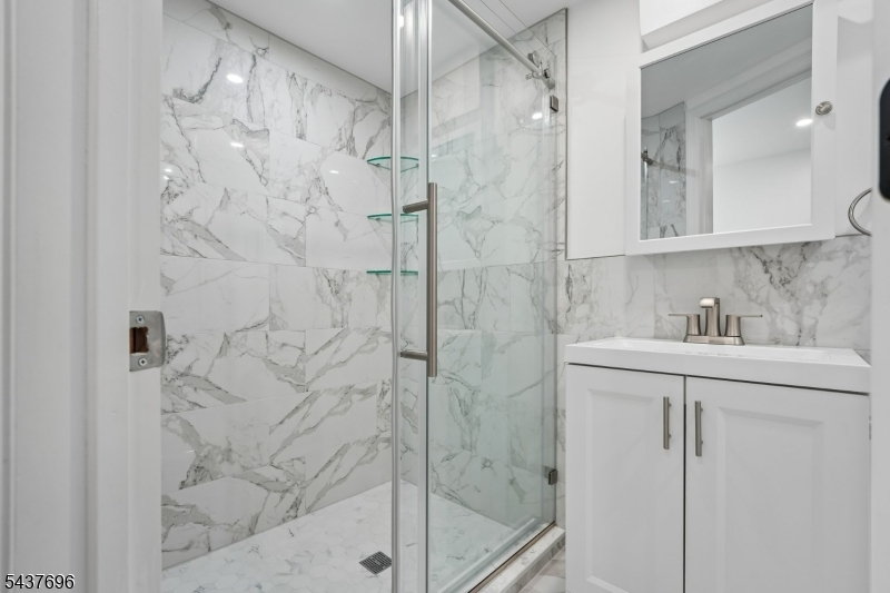 21 Howard Pl