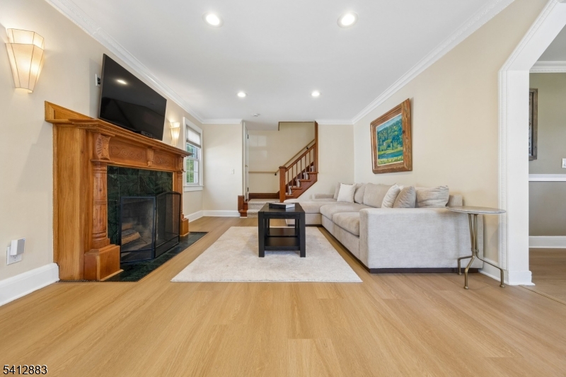 121 Meisel Ave