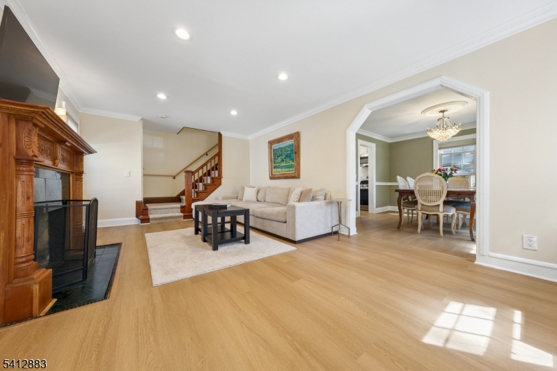 121 Meisel Ave