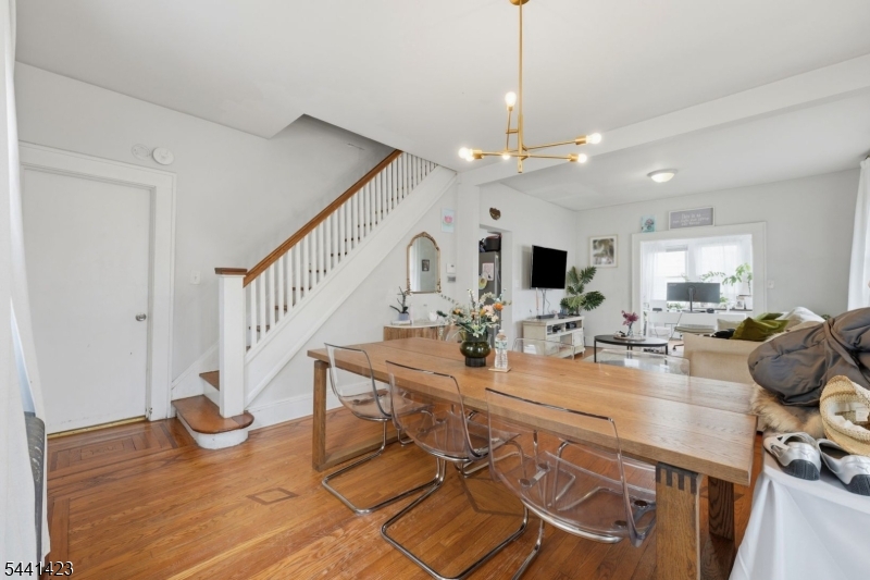 217 8Th Ave