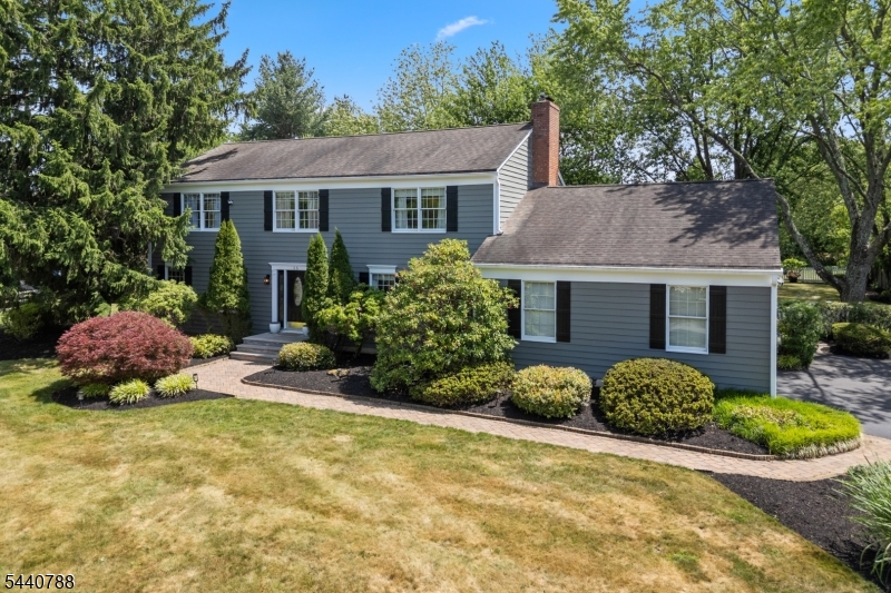 15 Williamsburg Ct